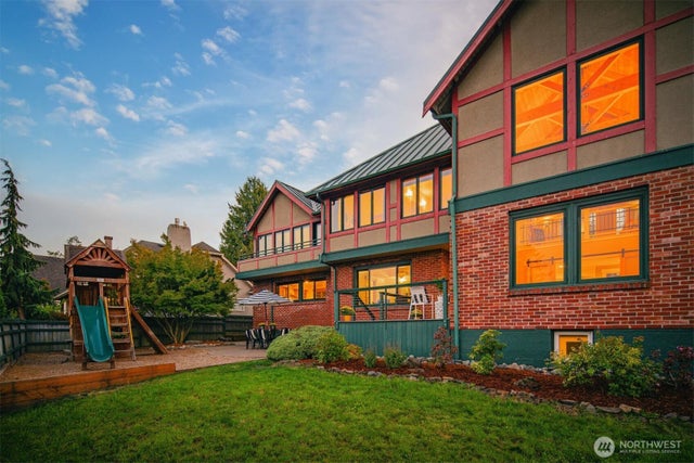 937 N 71st Street, Seattle