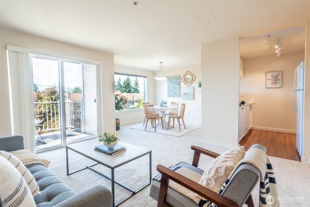 10744 Greenwood Avenue N 302, Seattle