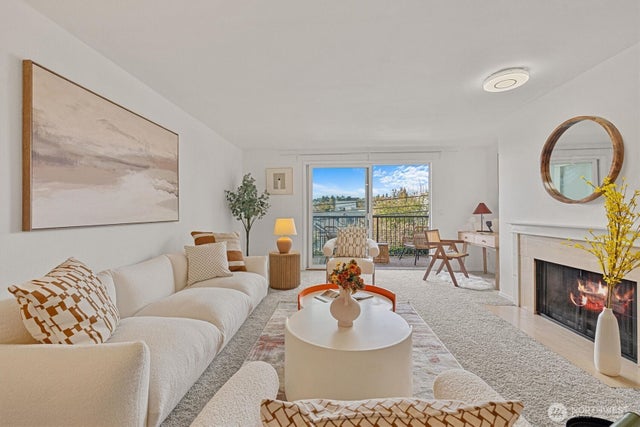 2253 Gilman Drive W 104, Seattle