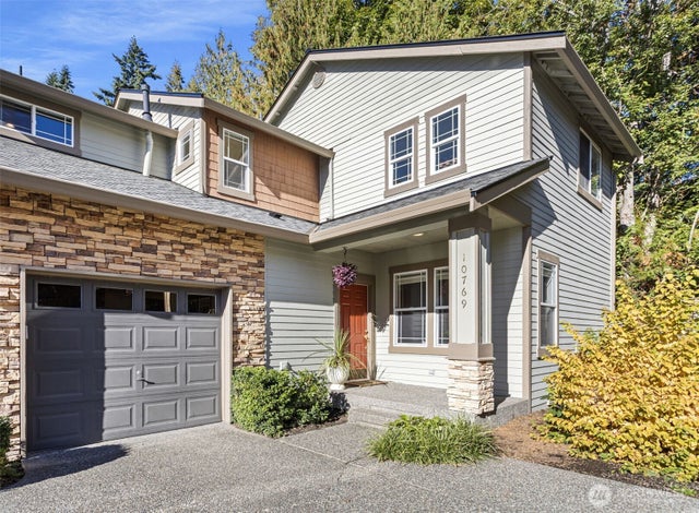 10769 221st Lane Ne 18, Redmond