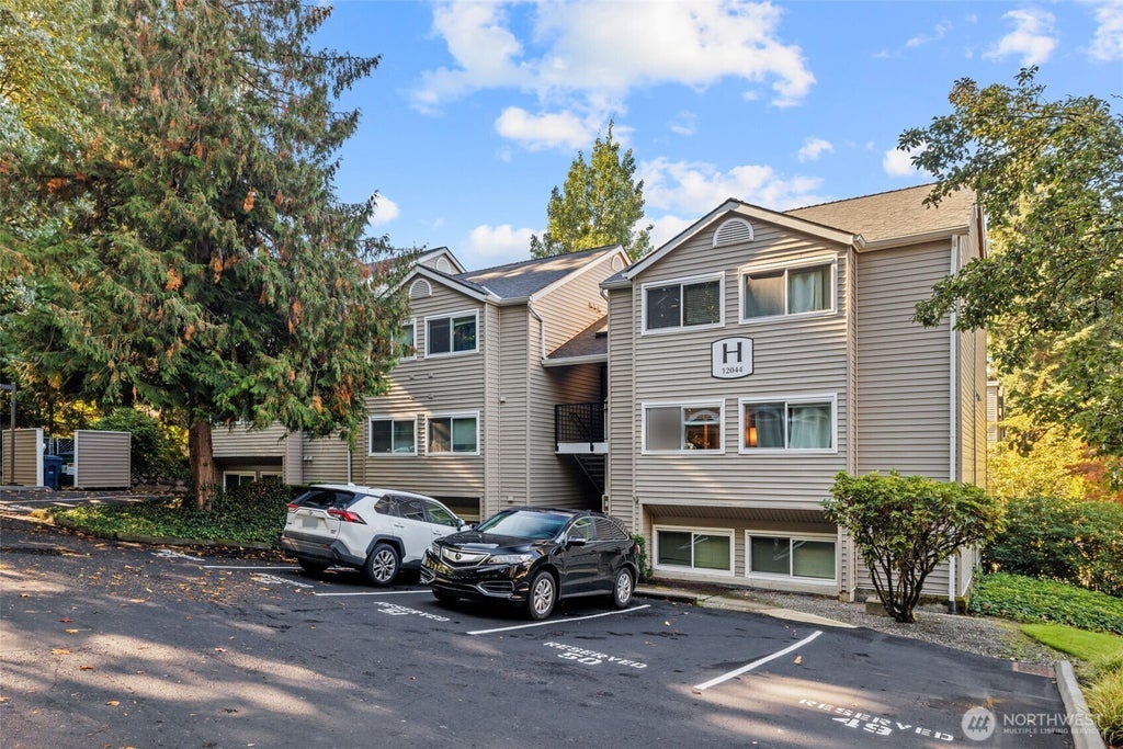 12044 100th Avenue Ne H102, Kirkland