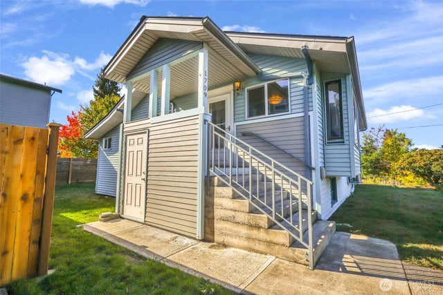 1709 Sw Cloverdale Street, Seattle