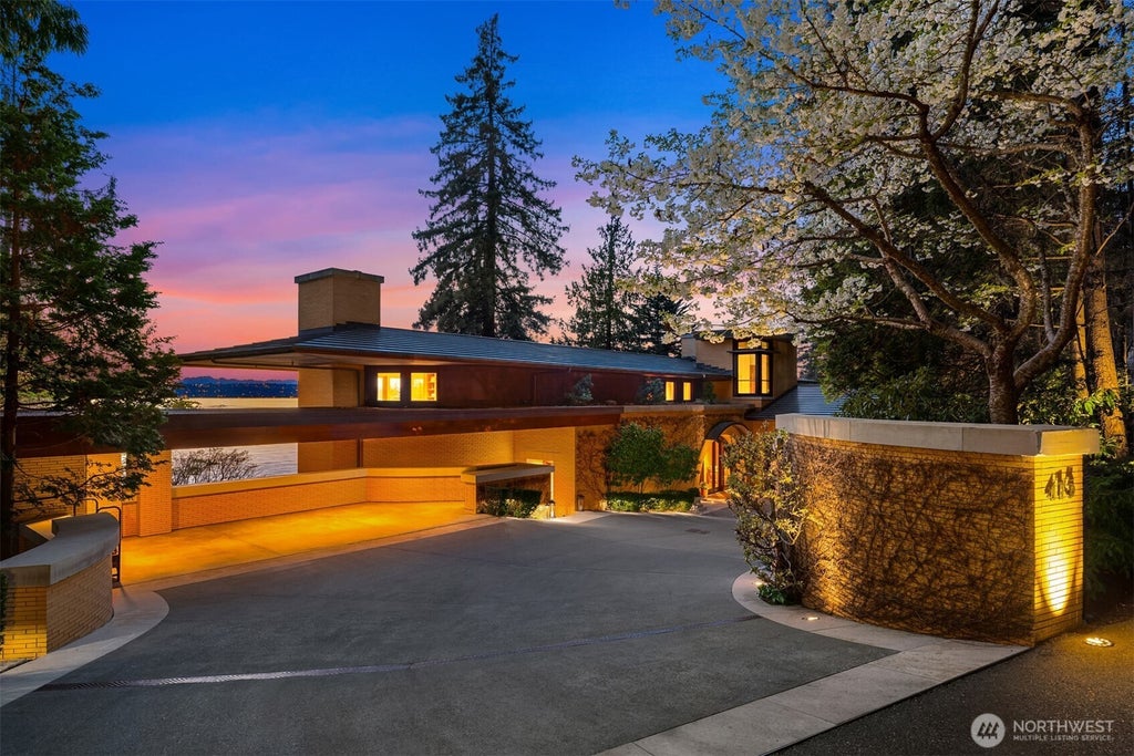 415 Shoreland Drive Se, Bellevue