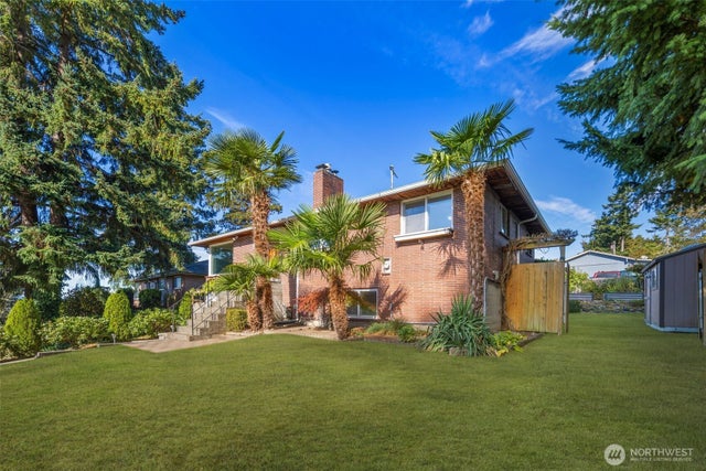 1212 S 230th Street, Des Moines