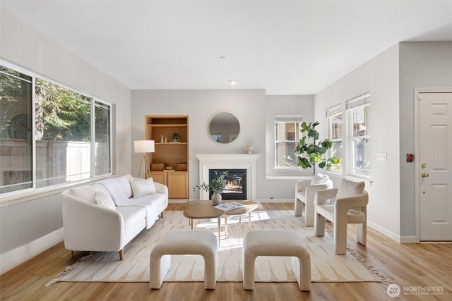 10769 221st Lane Ne 18, Redmond