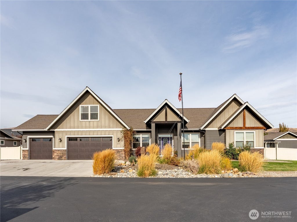 410 Erica Lane, Wenatchee