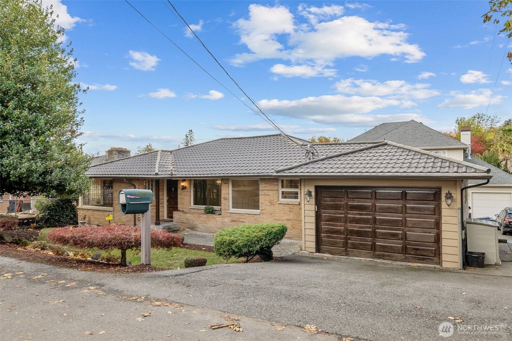 7915 37th Avenue S, Seattle