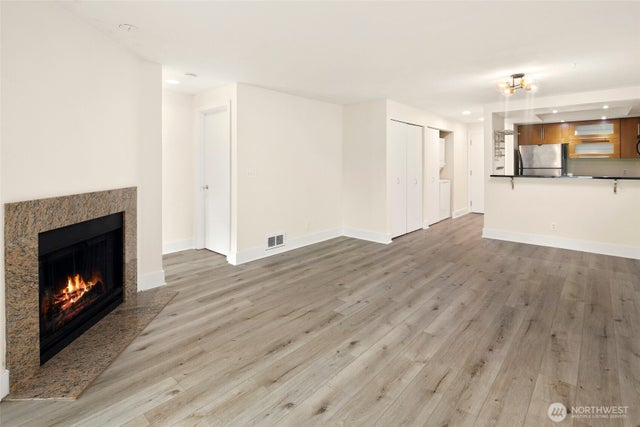 7323 Sand Point Way Ne 103, Seattle