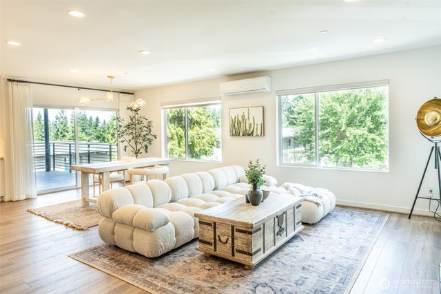 15558 Ne 15th Place 301, Bellevue