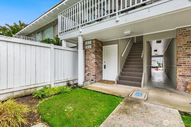 5722 122nd Place Se 235, Bellevue