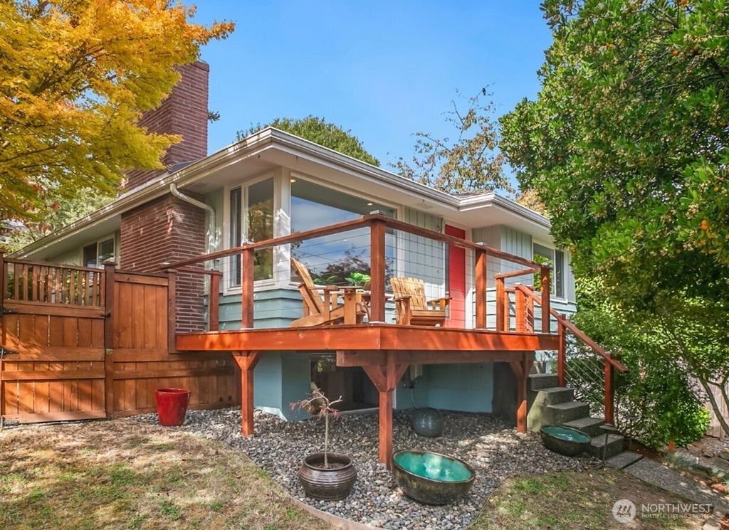 8213 37th Avenue Sw, Seattle