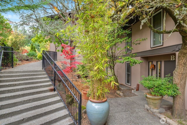 1425 S Puget Drive B3, Renton