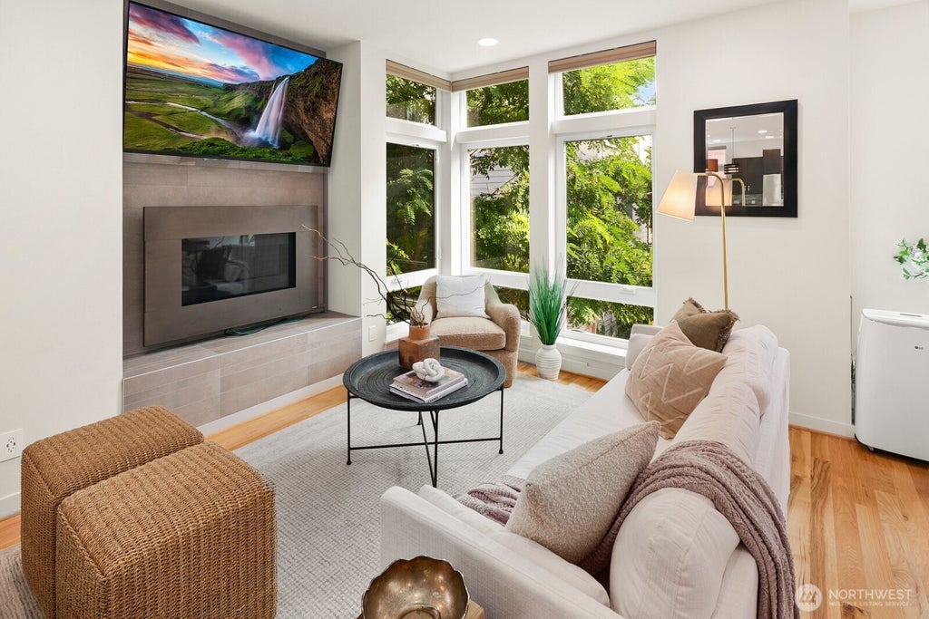 2420 A Nw 61st Street, Seattle