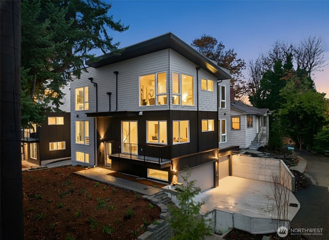 2103 Sw Genesee Street, Seattle