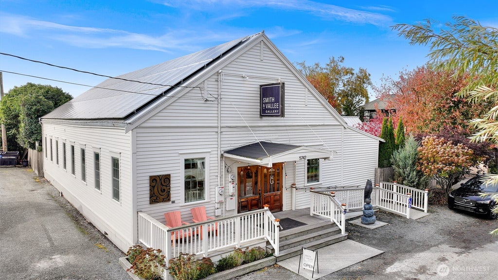 5742 Gilkey Avenue, Bow