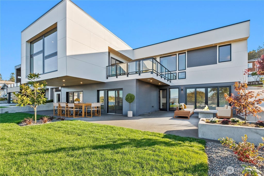 6920 Holeman Avenue, Blaine