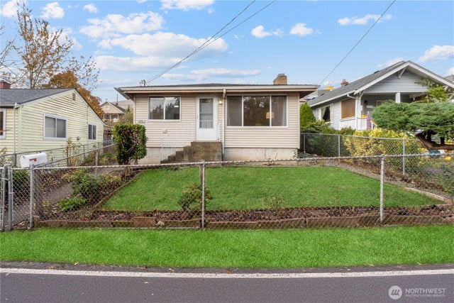 5561 16th Avenue S, Seattle