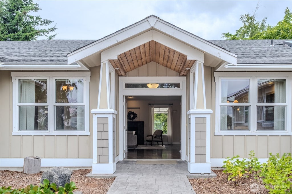 8165 Cowichan Road, Blaine