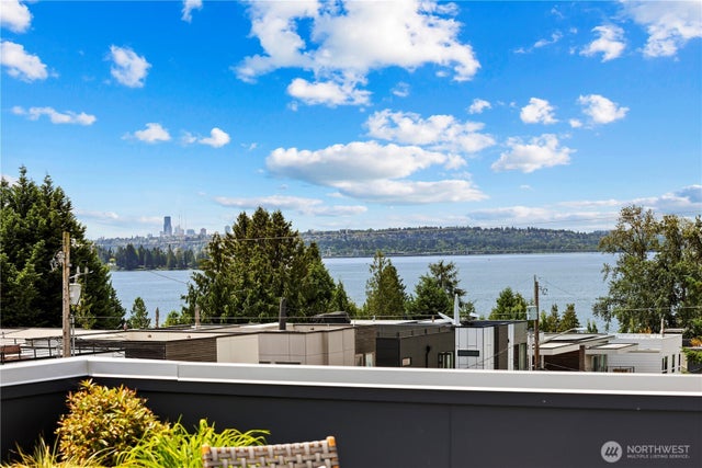 6304 Lakeview Drive, Kirkland