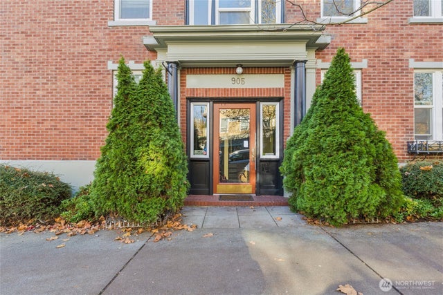 905 Ne 43rd Street 108, Seattle