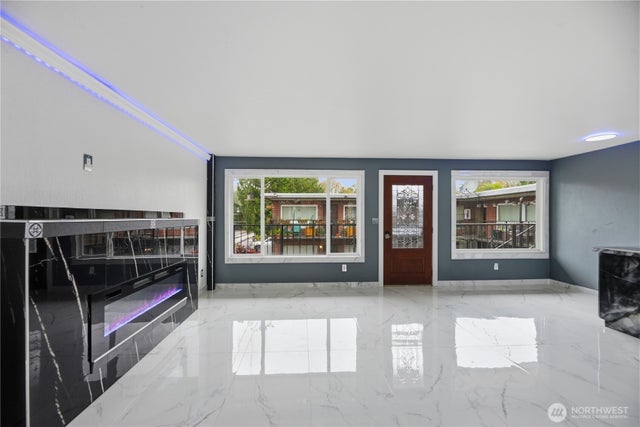 748 S Cloverdale Street 8, Seattle