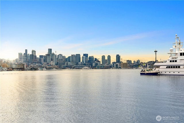 2309 N Northlake Way 10, Seattle