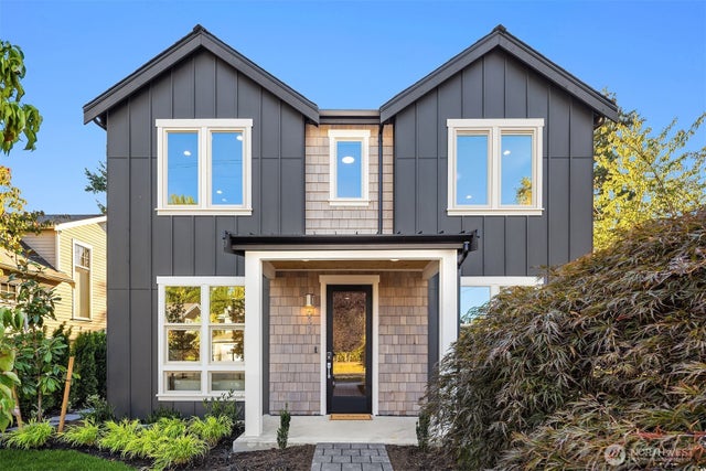 637 18th Avenue W, Kirkland