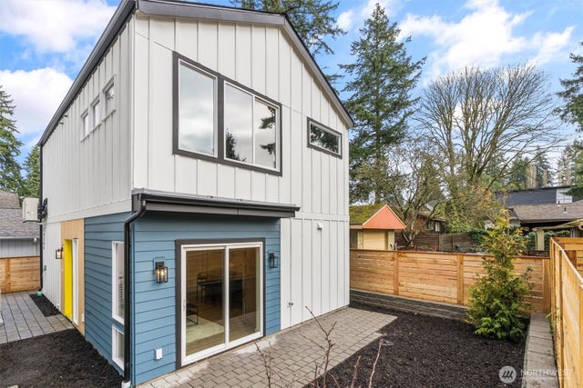 14306 Roslyn Place N, Seattle