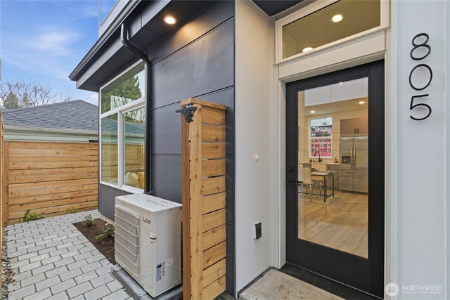 805 S Sullivan Street, Seattle