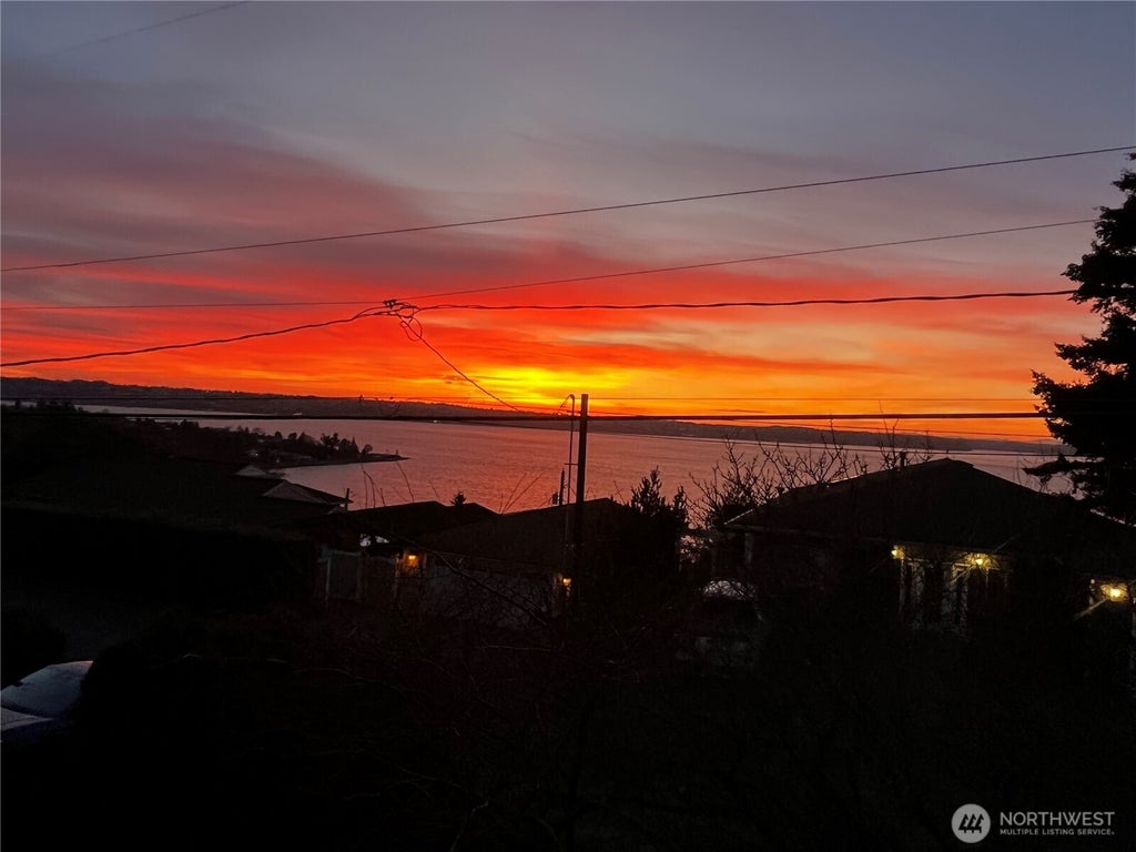 6121 Madrona Drive Ne, Tacoma