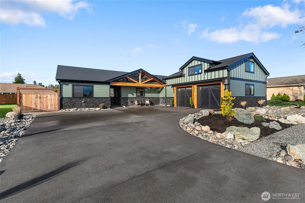 8227 Comox Road, Blaine