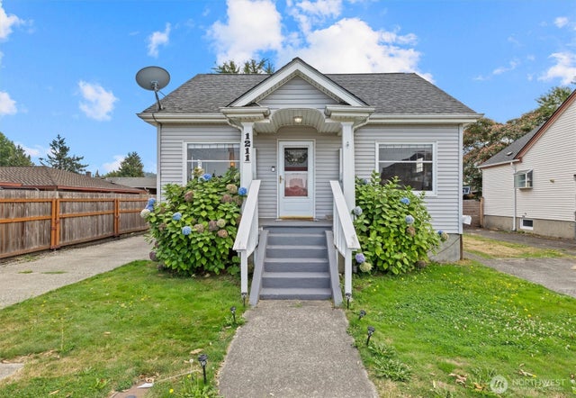1211 N 3rd Street, Renton