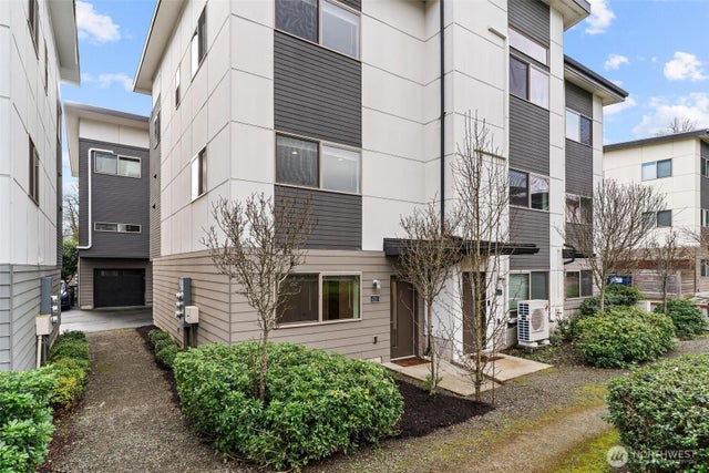 4290 S Greenbelt Station Drive, Seattle