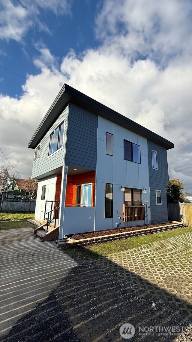 9025 38th Avenue S, Seattle