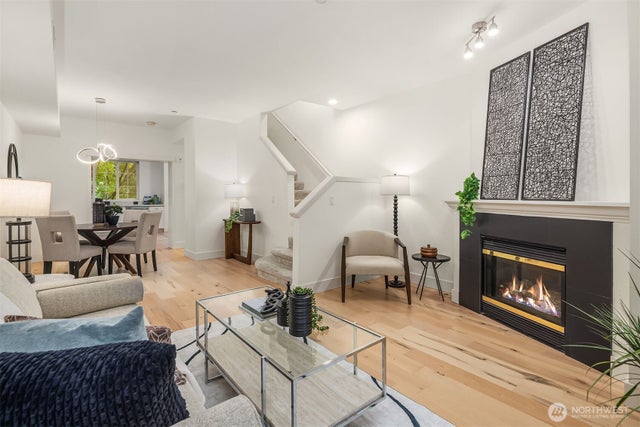 18247 Ne 96th Way 104, Redmond