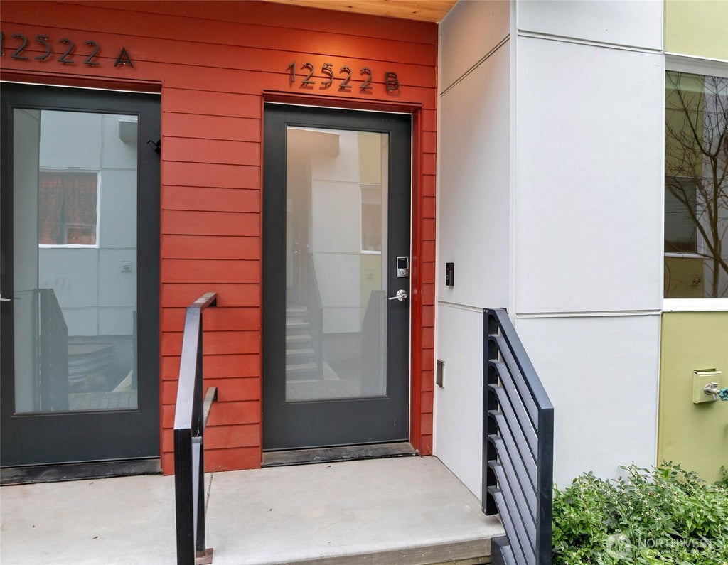 12522 15th Avenue Ne B, Seattle