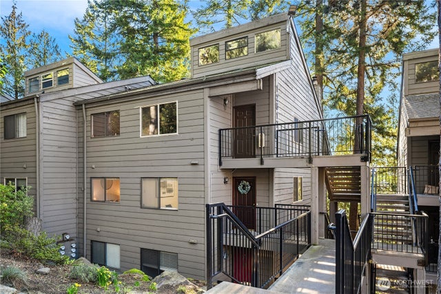 12517 Ne 23rd Place B4, Bellevue