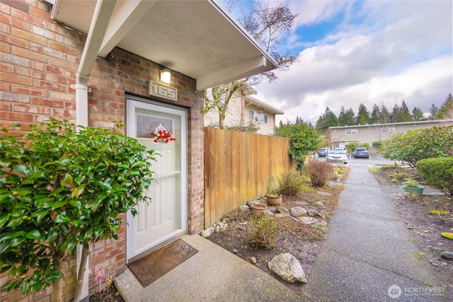 5713 122nd Avenue Se 165, Bellevue