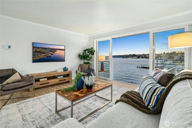 733 Lake Street S 202, Kirkland