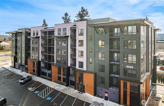 6949 Ne 184th Lane 205, Kenmore