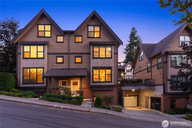 303 Bellevue Way Se, Bellevue