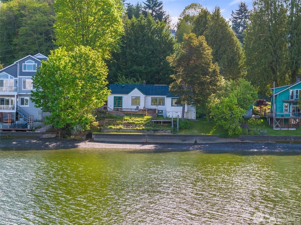 1333 East Bay Drive Ne, Olympia