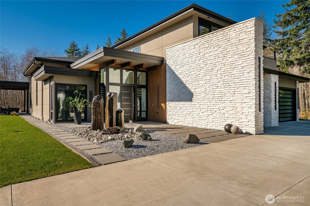 5684 Lux Lane, Blaine