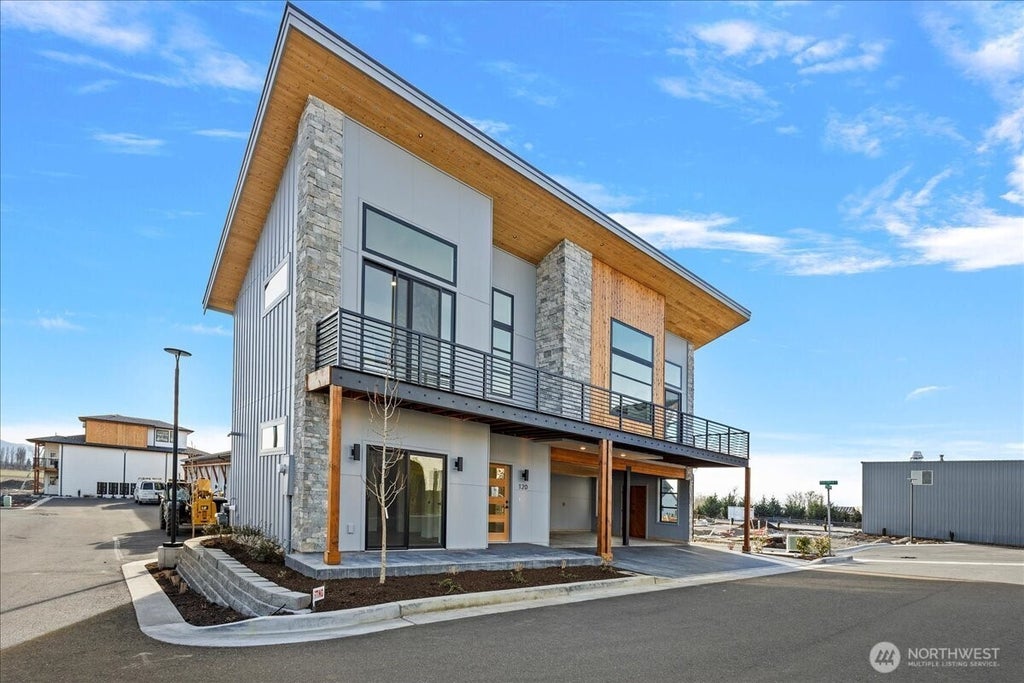 120 Skipping Stone Loop, Lynden