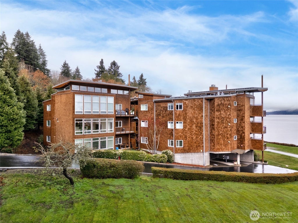 4501 Fidalgo Bay Road 1002, Anacortes