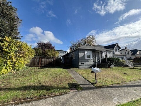 138 N Rainier Avenue, Bremerton