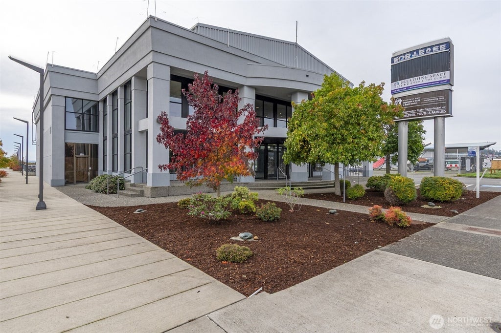 275 Se Pioneer Way 100, Oak Harbor