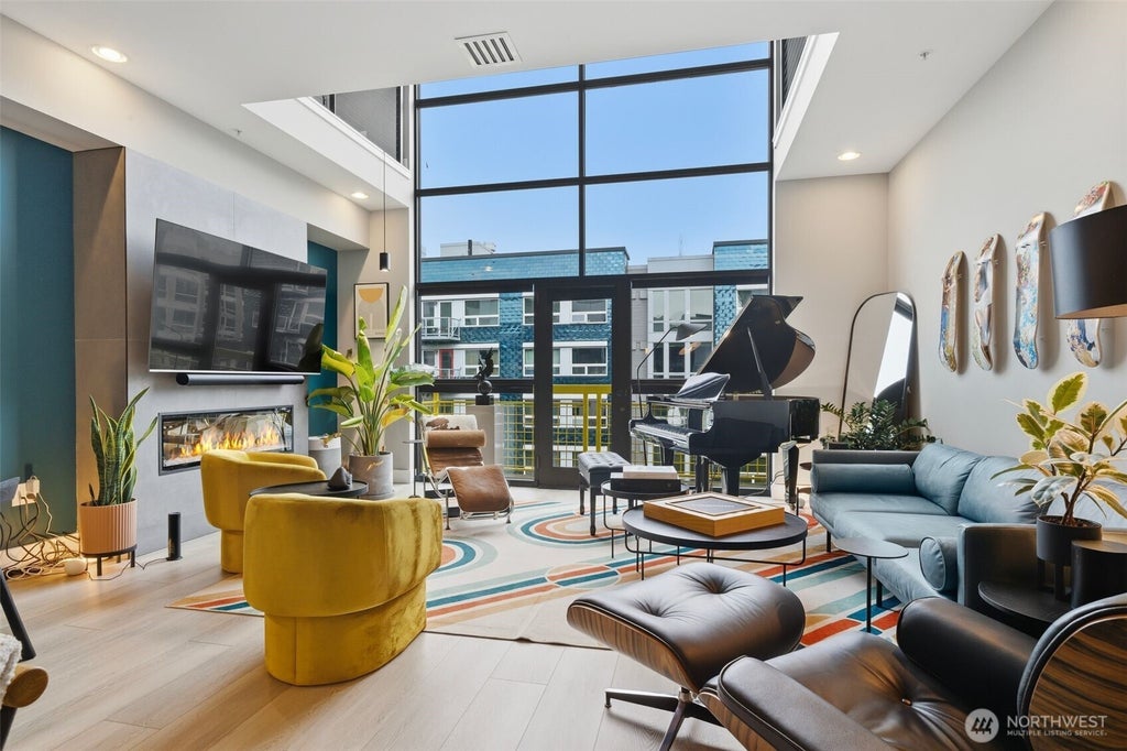 615 E Pike Street 402, Seattle