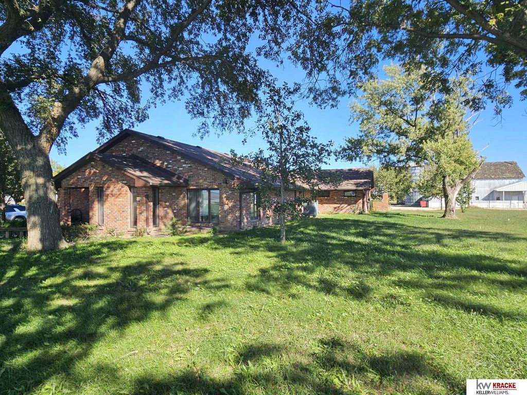W Dogwood Road, Dewitt