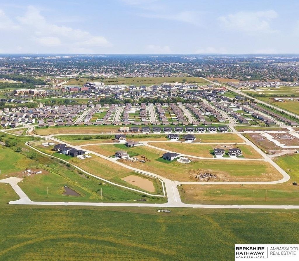 21427 Morning View Drive, Elkhorn